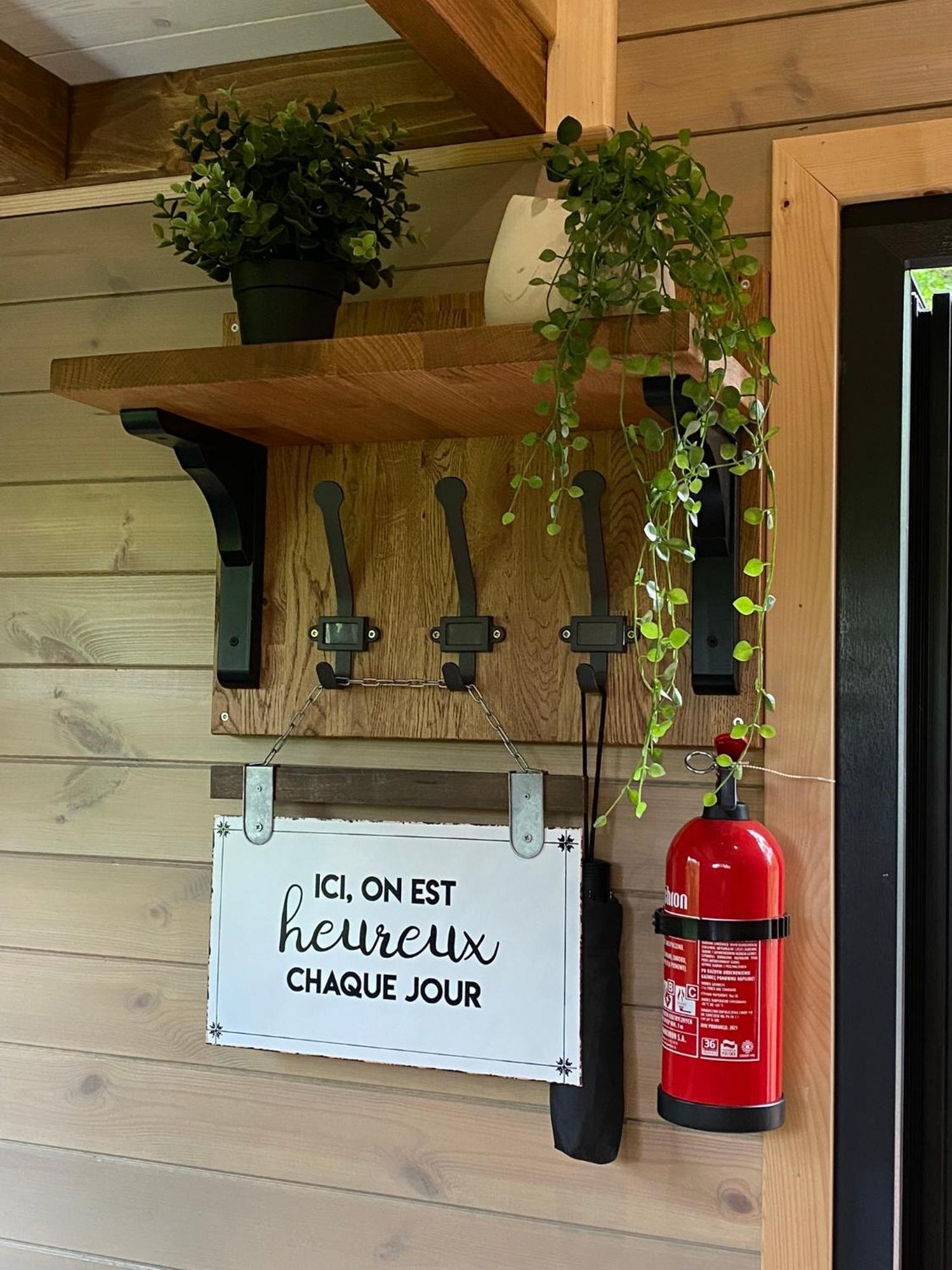 Гостевой дом La Tiny House De Nanou Рошфор Экстерьер фото