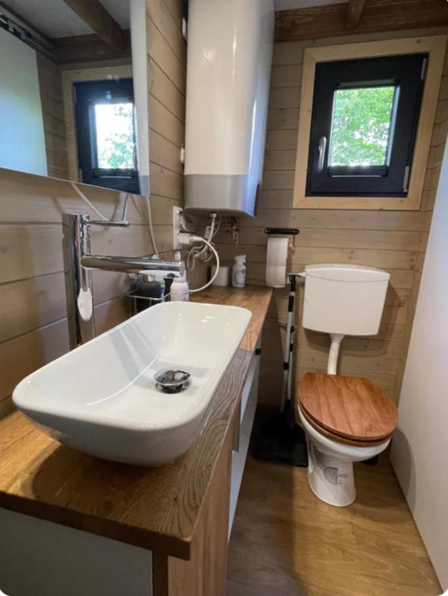 Гостевой дом La Tiny House De Nanou Рошфор Экстерьер фото